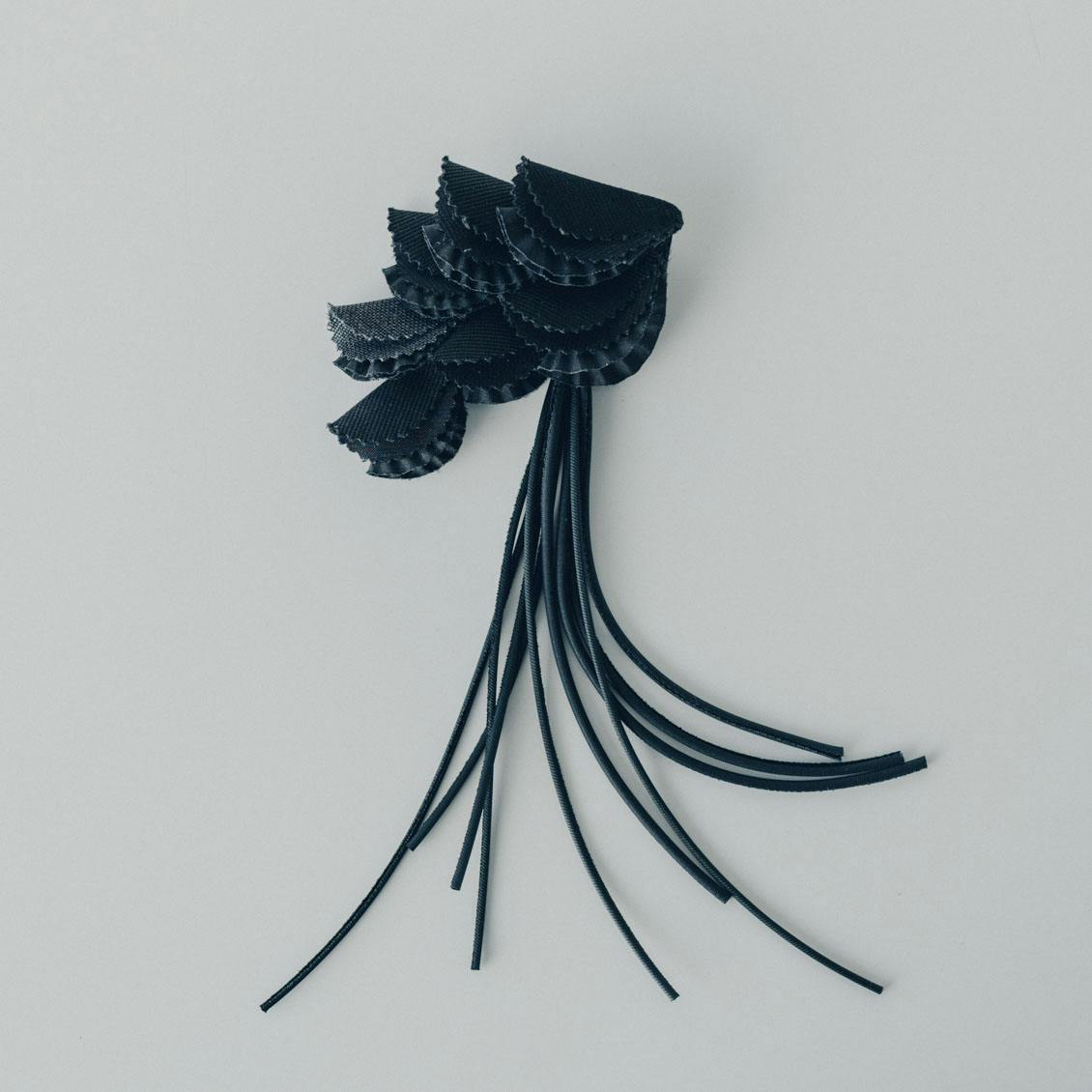 WHYTO. / ホワイト / 2WAYブローチ（ブラック）の商品写真