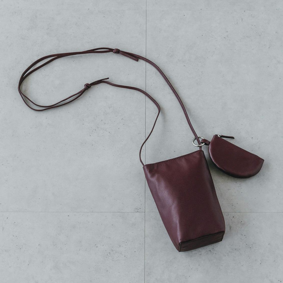 「品よく、身軽に」レザースマホポシェット（ミニポーチ付き）/ バーガンディの商品写真