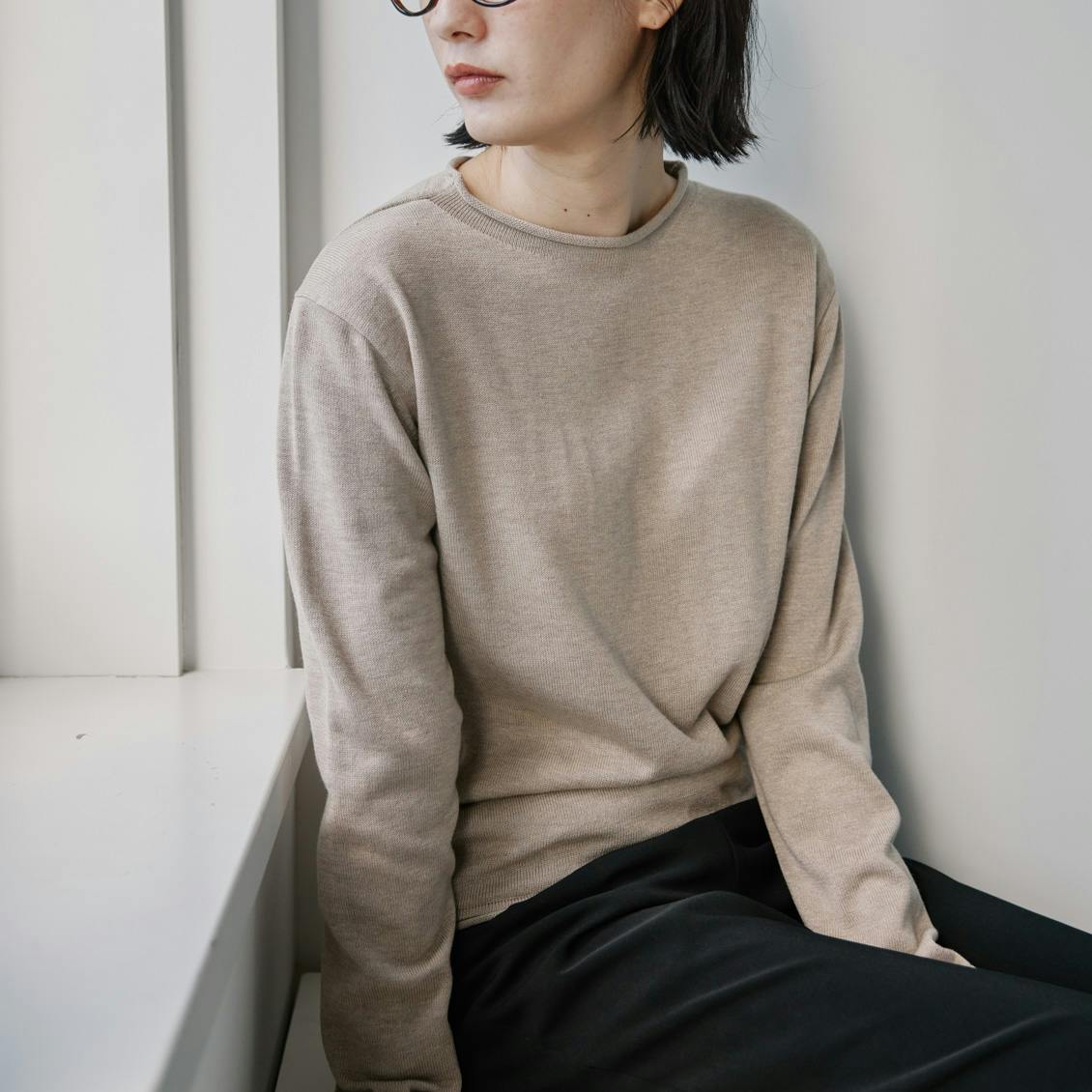 さりげなく光をまとうラメニット / ベージュ × ピンクゴールドの商品写真