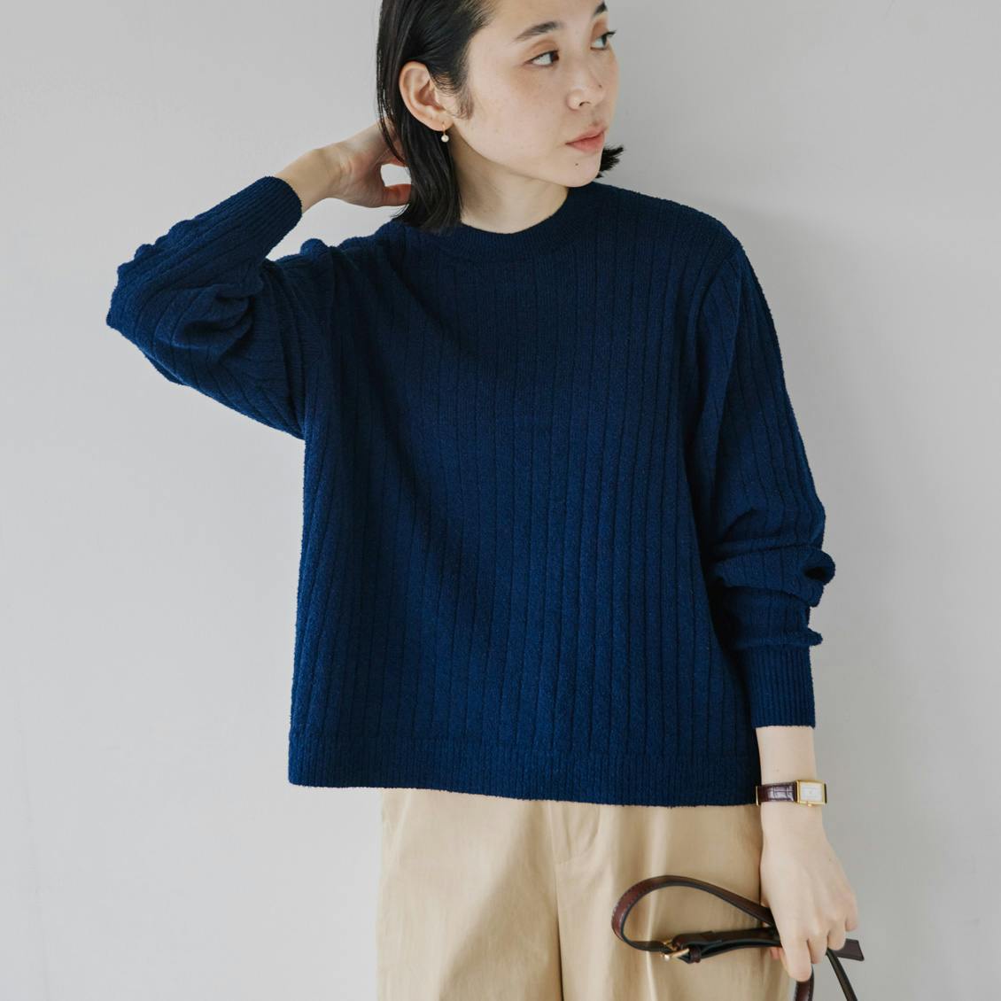 ゆったりシルエットのリブ見えニット / ネイビーの商品写真