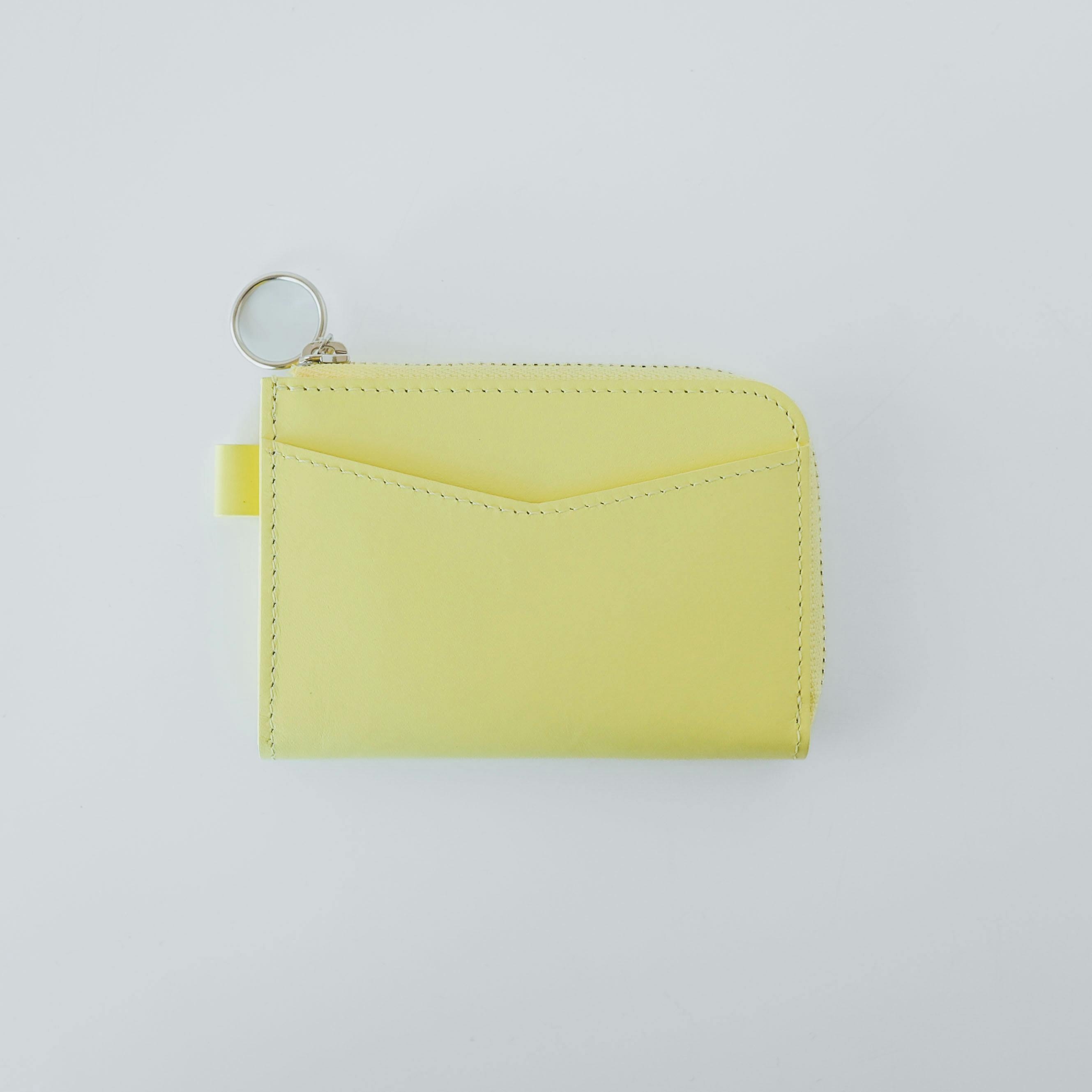 「必要なだけ、ぴったり収納」L字ファスナーのコンパクト財布 / イエローの商品写真