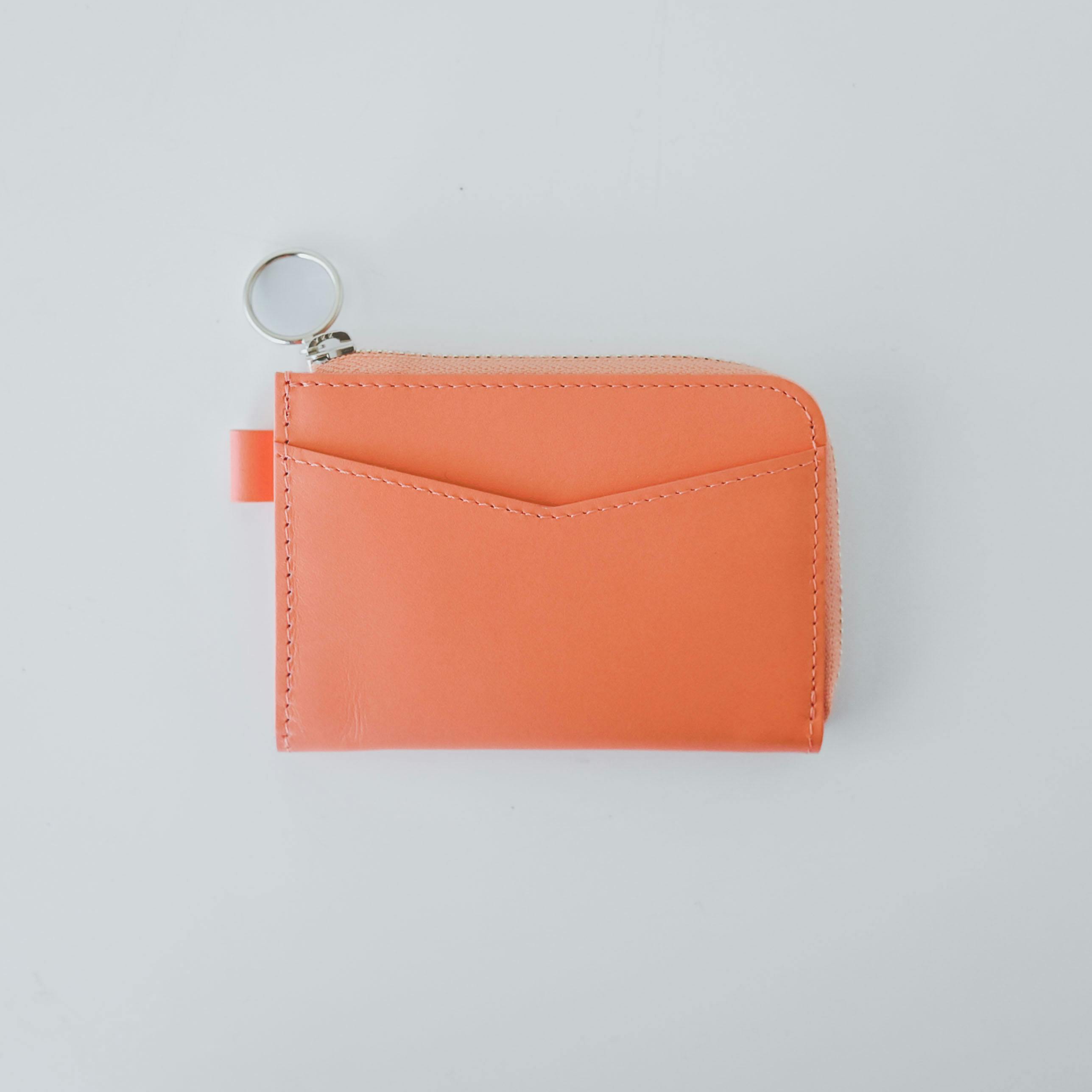 「必要なだけ、ぴったり収納」L字ファスナーのコンパクト財布 / コーラルオレンジの商品写真