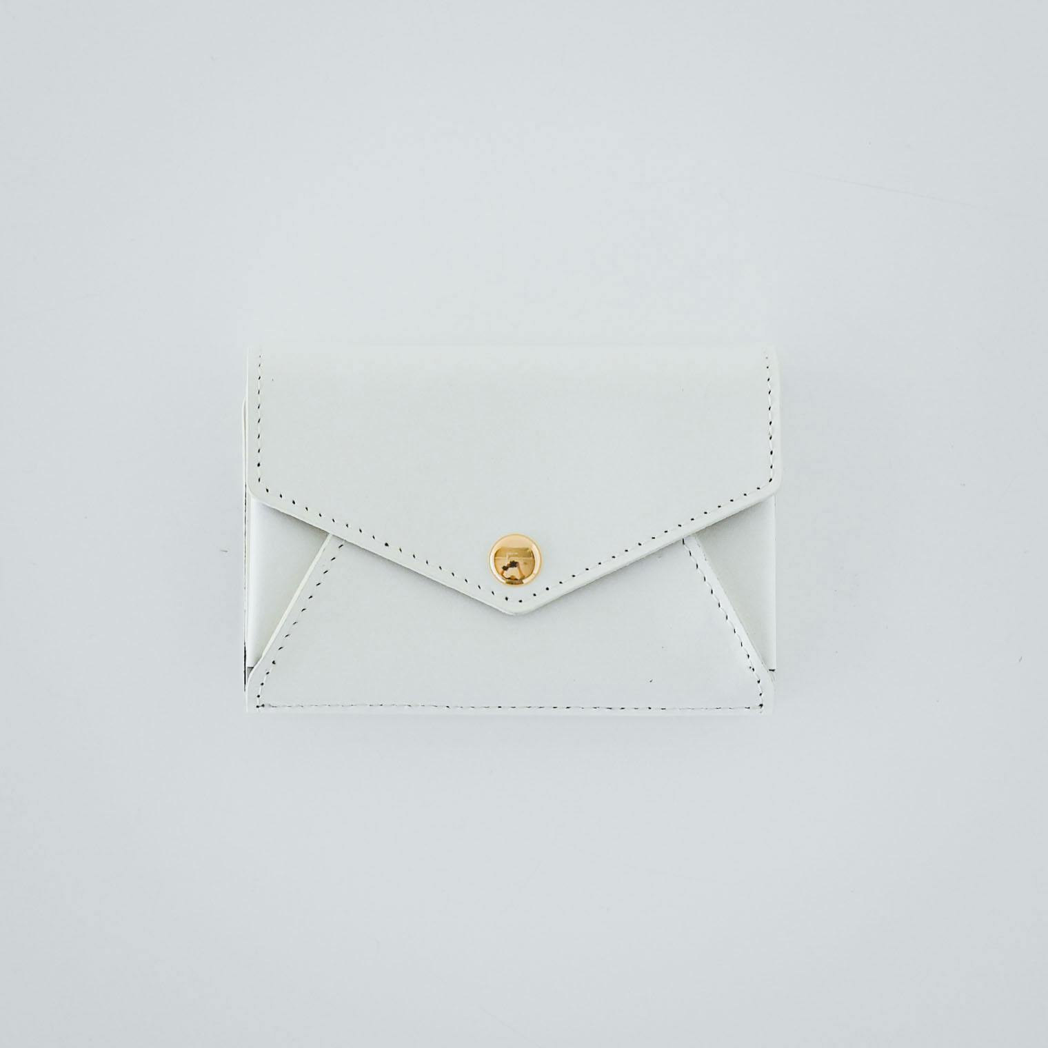 「小さく見えて収納上手」手のひらサイズの本革財布（ホワイト）の商品写真