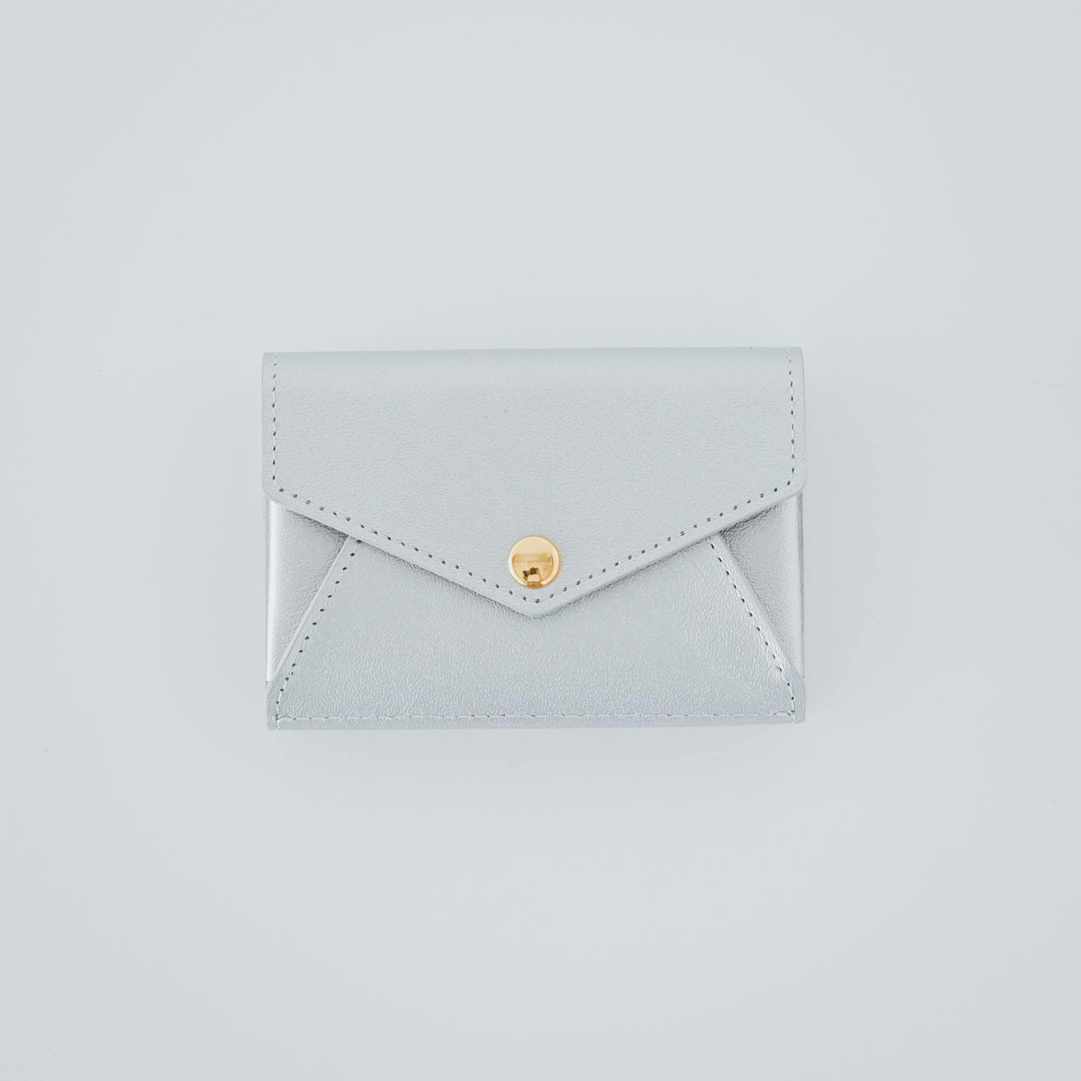 「小さく見えて収納上手」手のひらサイズの本革財布（シルバー）の商品写真