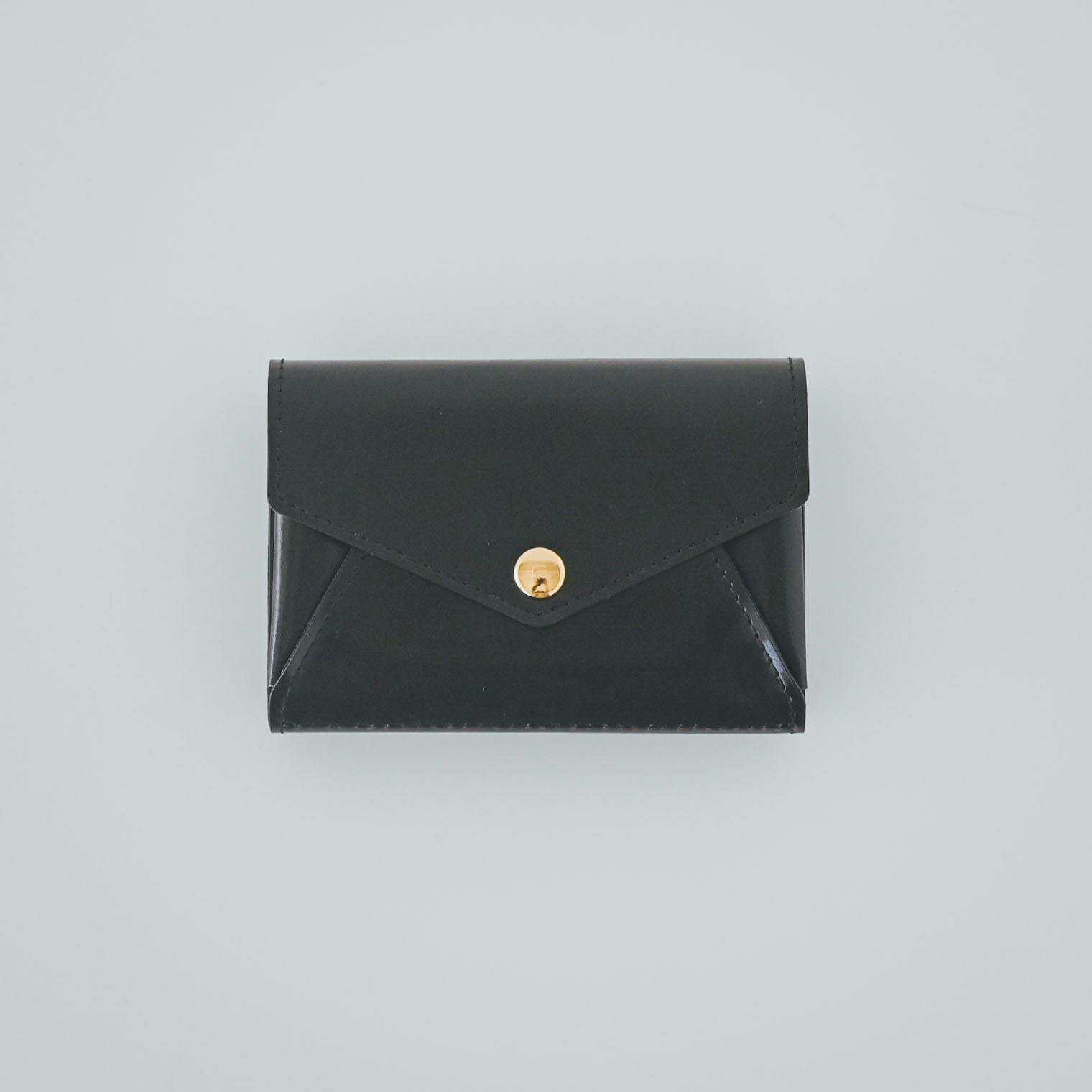 「小さく見えて収納上手」手のひらサイズの本革財布（ブラック）の商品写真