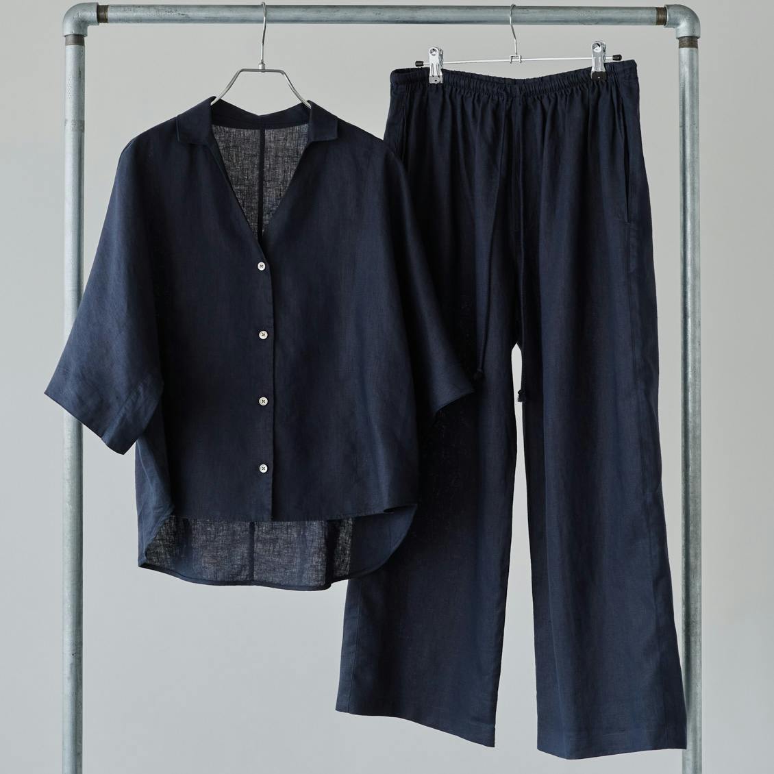 オールインワン見えするフレンチリネンのセットアップ / ネイビー / Sサイズの商品写真