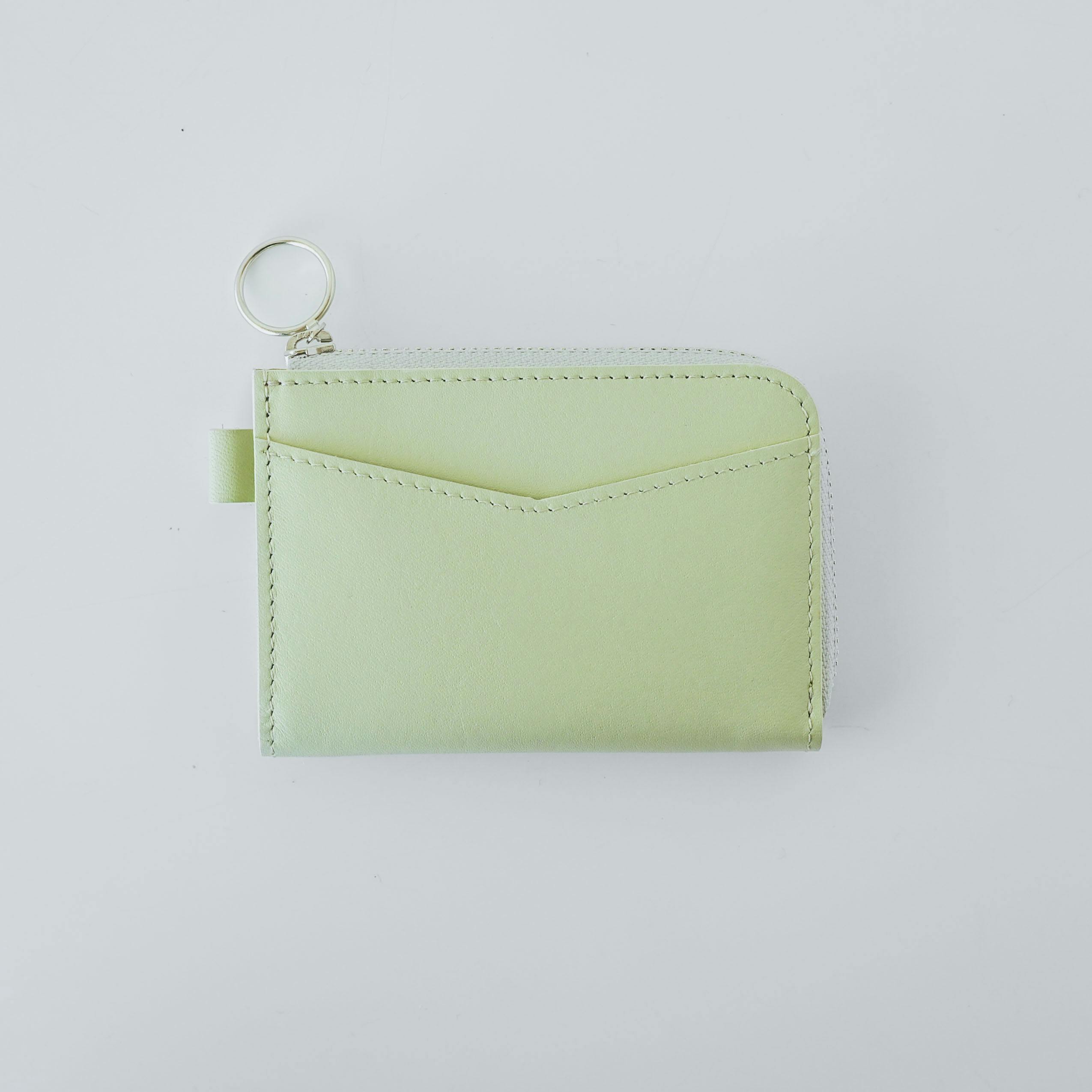 「必要なだけ、ぴったり収納」L字ファスナーのコンパクト財布 / ライトセージの商品写真