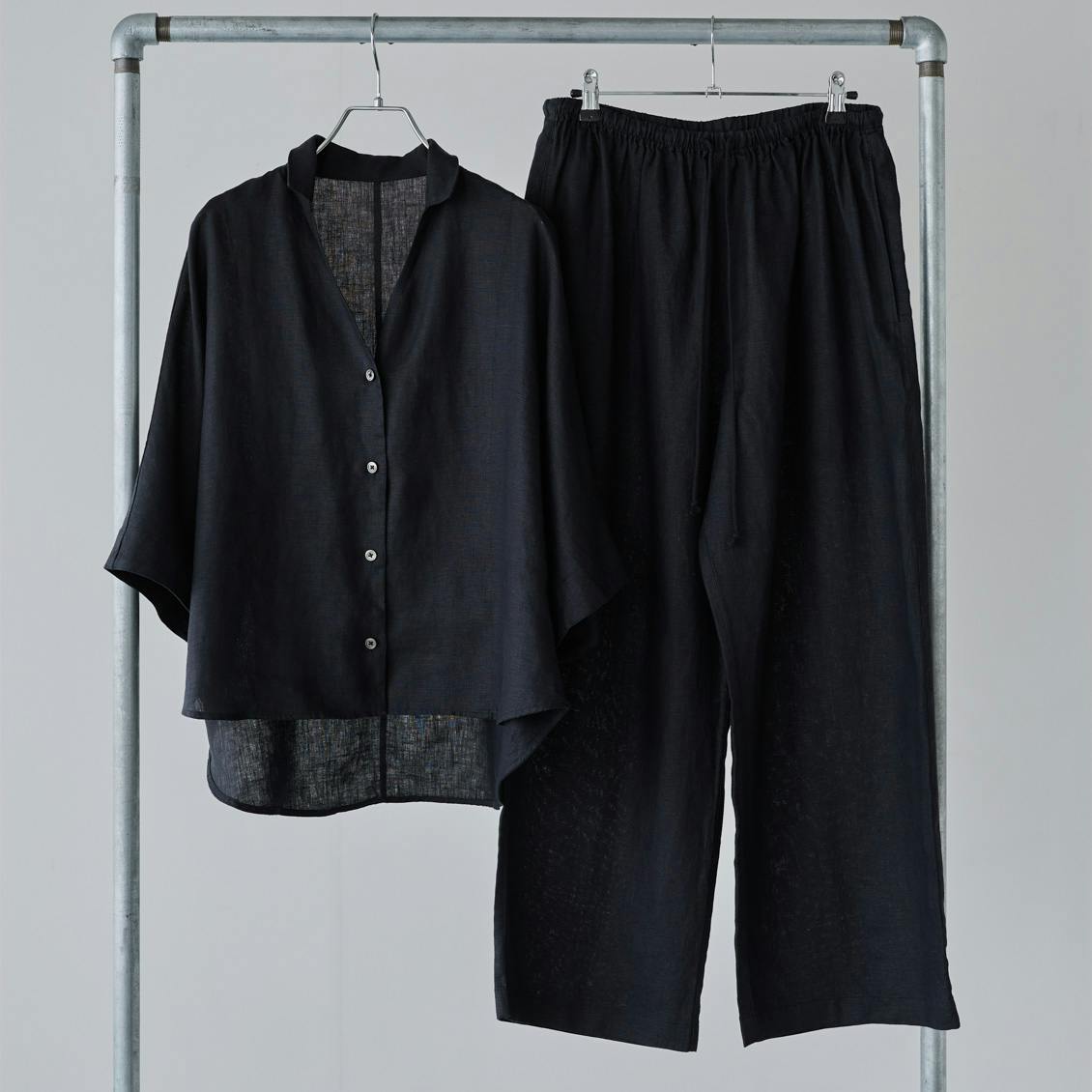 オールインワン見えするフレンチリネンのセットアップ / ブラック / Sサイズの商品写真