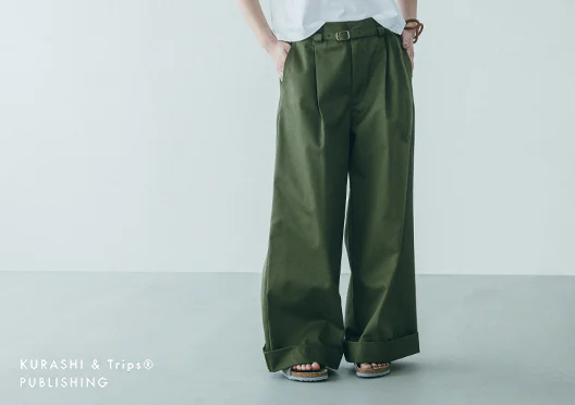 「憧れを、品よく」大人のための替えベルト付きワイドチノパンツの画像