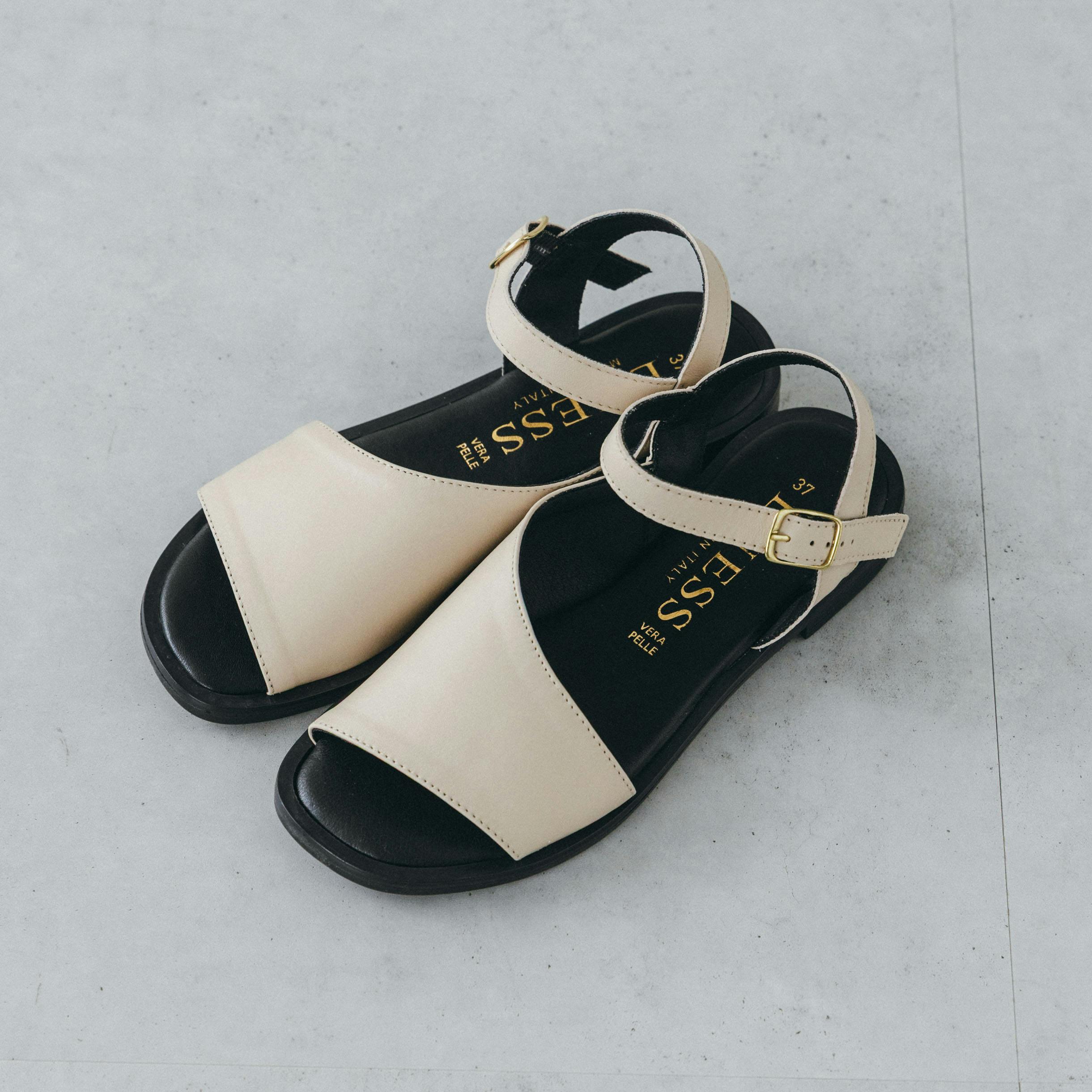 【当店別注カラー】ENESS / レザーストラップサンダル / アイボリー（サイズ40）の商品写真