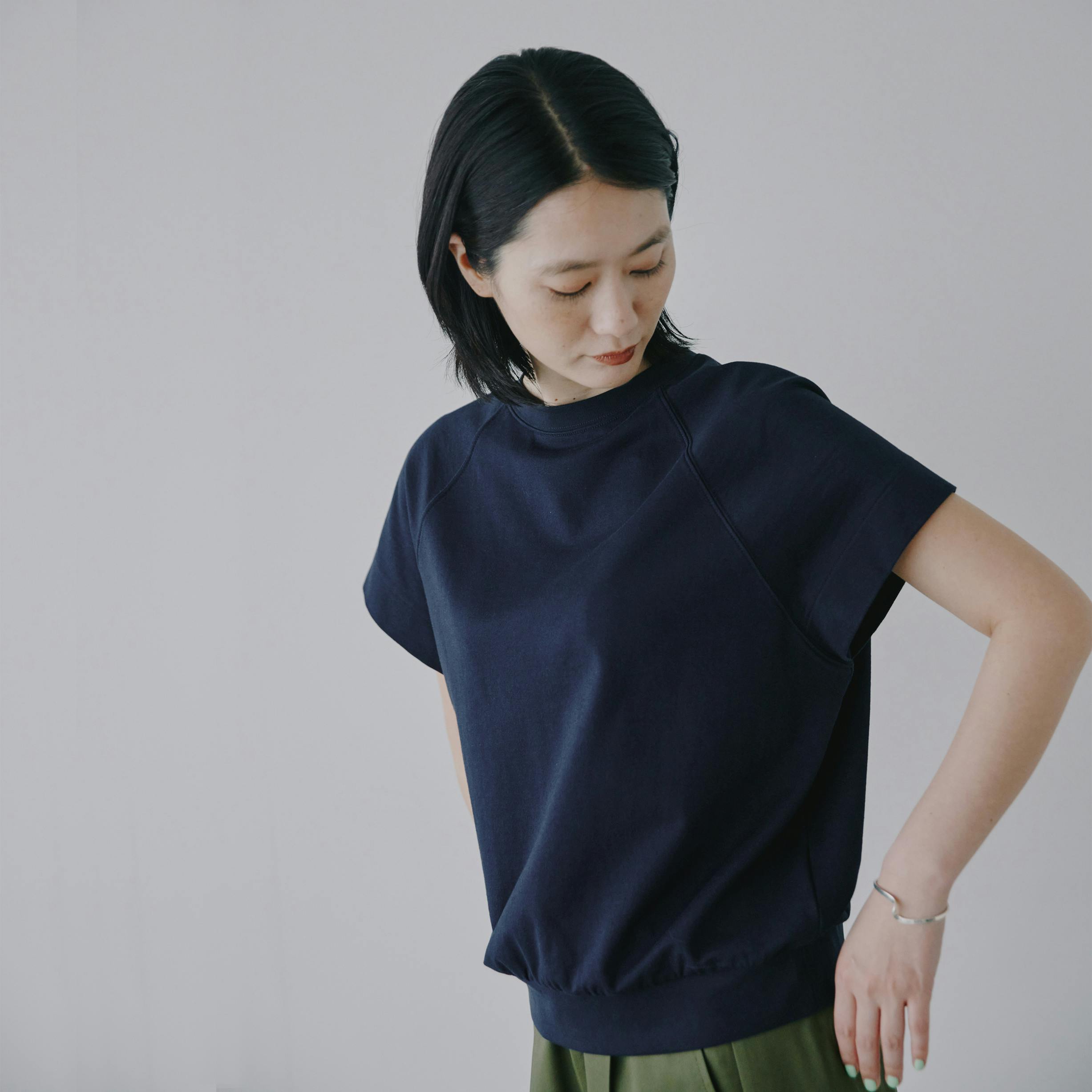 「さらり、軽やか」コットン素材の半袖スウェット / ネイビーの商品写真
