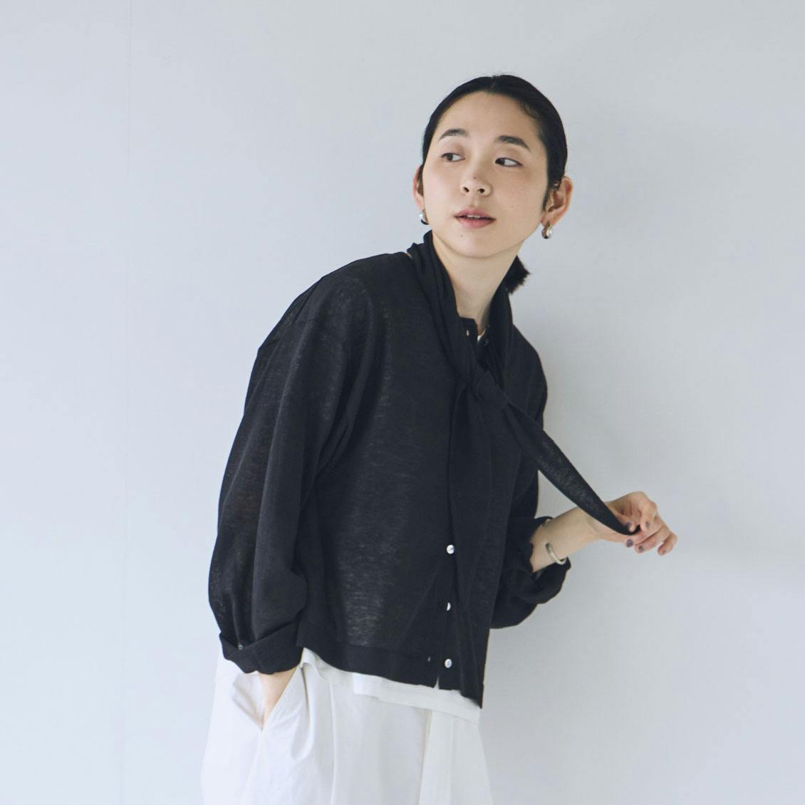 「おしゃれしながら、守りたい」リネン混のUVカットカーディガン（スカーフ付き） / ブラックの商品写真