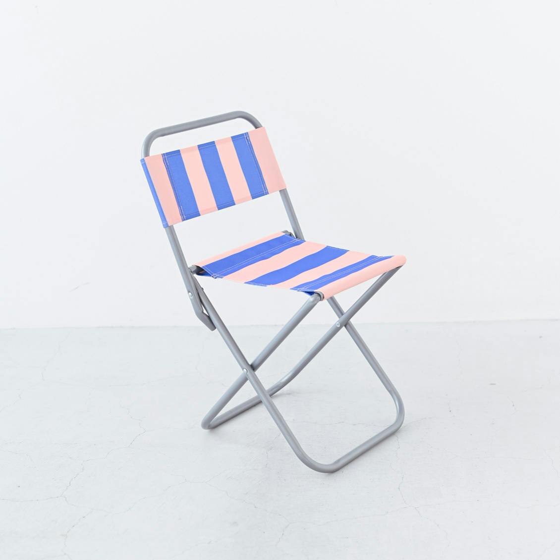 amabro / MINI FOLDING CHAIR / 折りたたみチェア（ブルー × ピンク）の商品写真