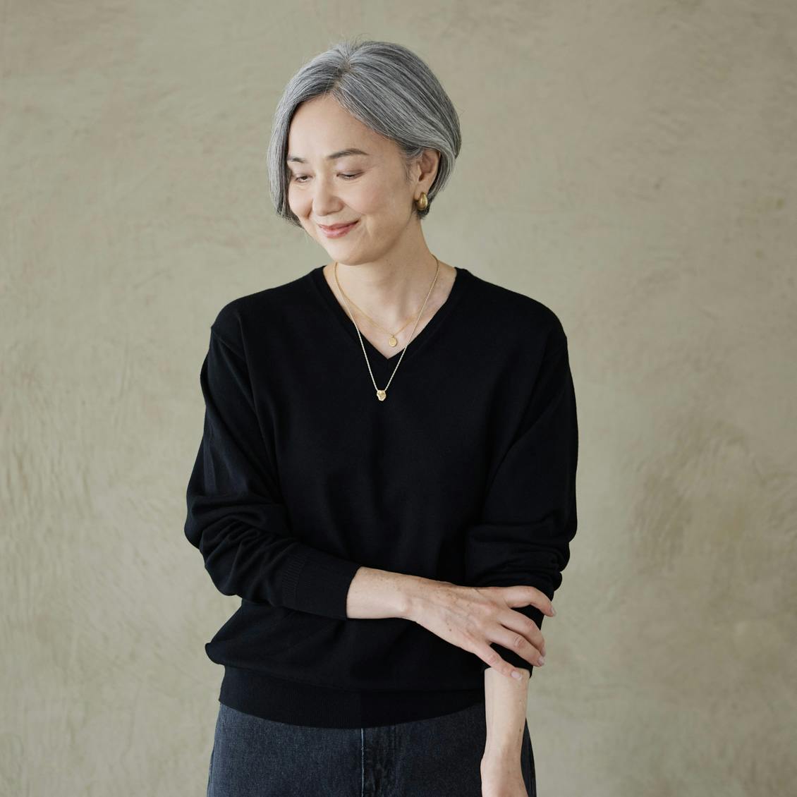 「品よく、ラフに」大人のためのNEWベーシックニット / Vネックの商品写真