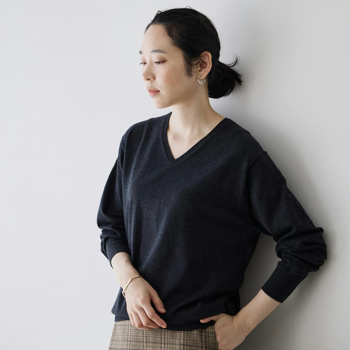 「品よく、ラフに」大人のためのNEWベーシックニット / Vネックの商品写真