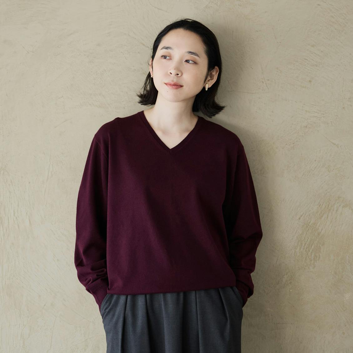 「品よく、ラフに」大人のためのNEWベーシックニット / Vネックの商品写真