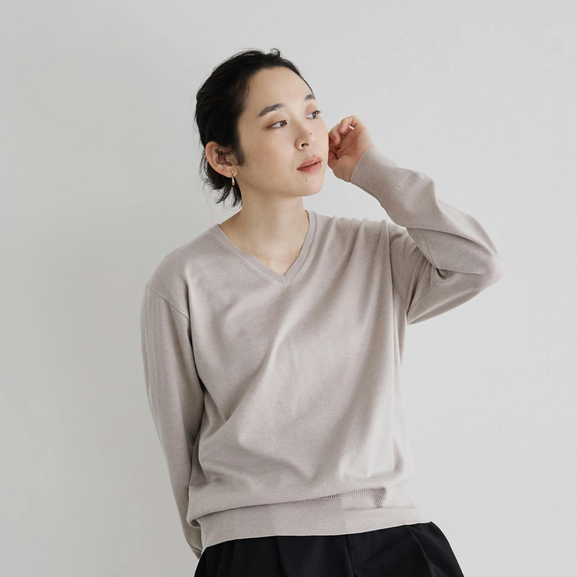 「品よく、ラフに」大人のためのNEWベーシックニット / Vネックの商品写真